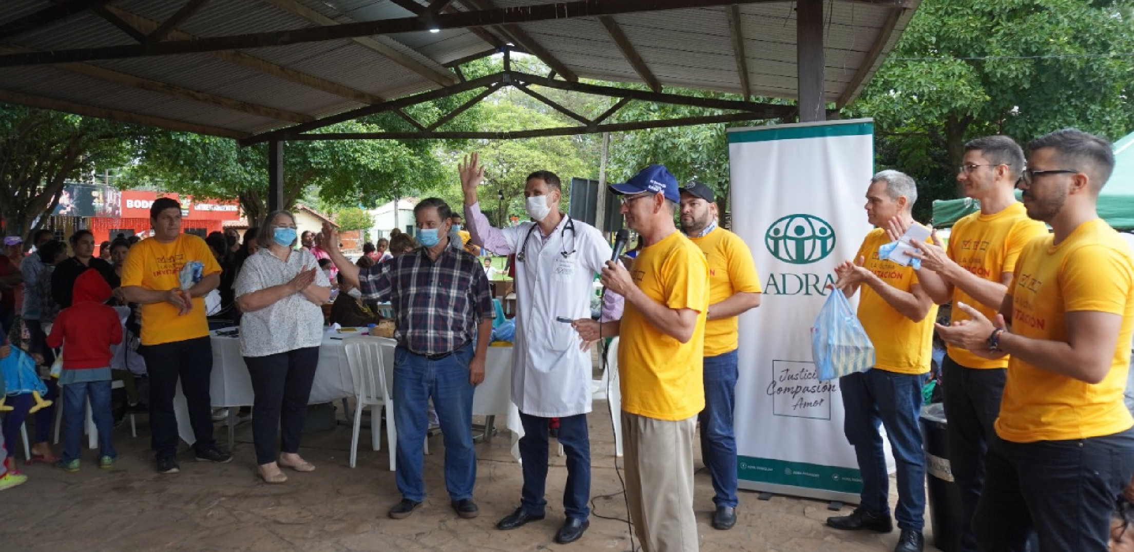 Asistencia médica comunitaria gratuita en la ciudad de Emboscada.